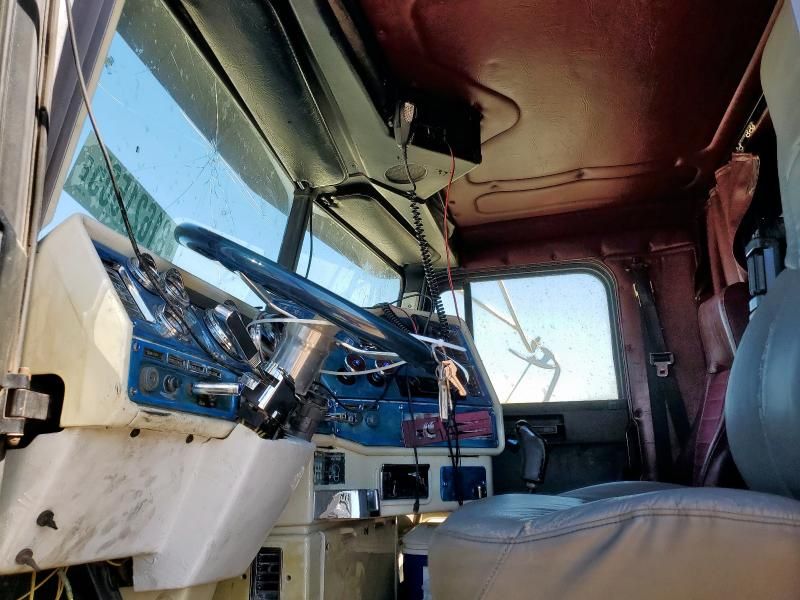 1993 Freightliner FLD120 Semi Truck