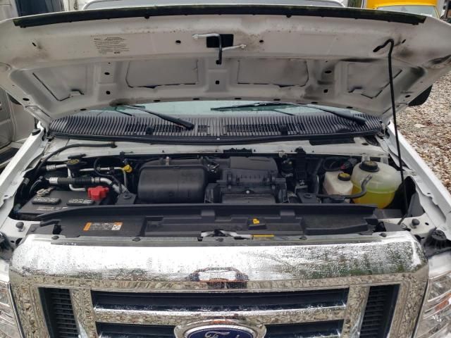 2022 Ford Econoline E450 Super Duty Cutaway Van