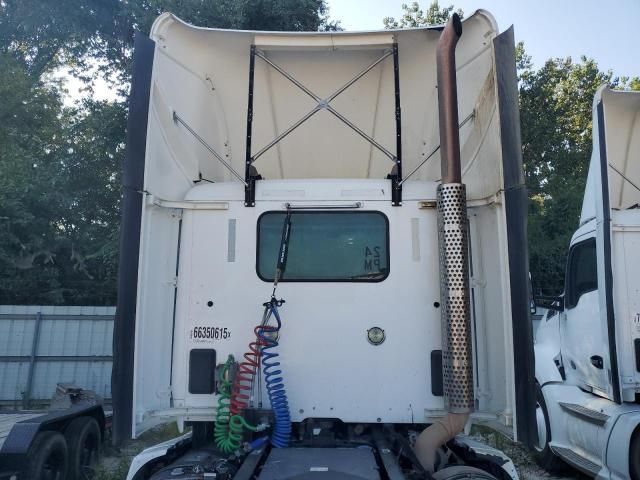 2014 Kenworth T680 Semi Truck