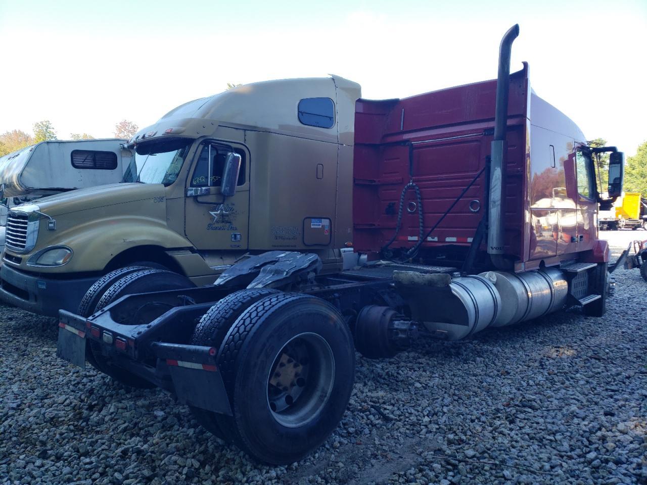 2015 Volvo VNL Semi Truck