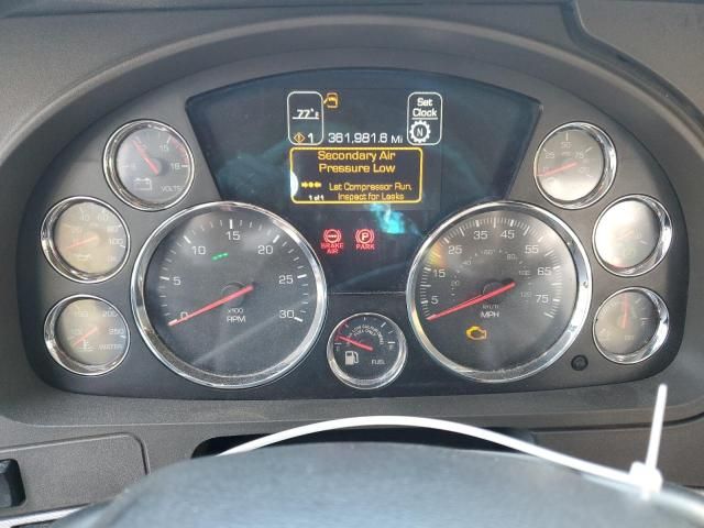 2017 Kenworth T880 Semi Truck