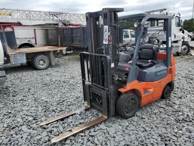 2005 Toyota 7FCCU25 Forklift