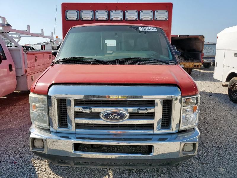 2015 Ford Econoline E350 Super Duty Cutaway Van