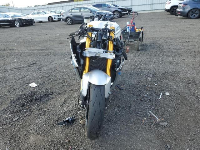2025 Suzuki GSX-R1000 R