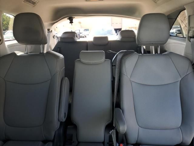 2022 Toyota Sienna xle