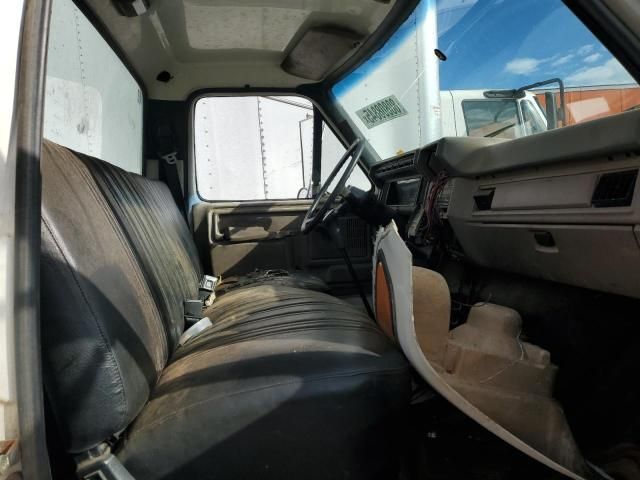 1998 Ford F800