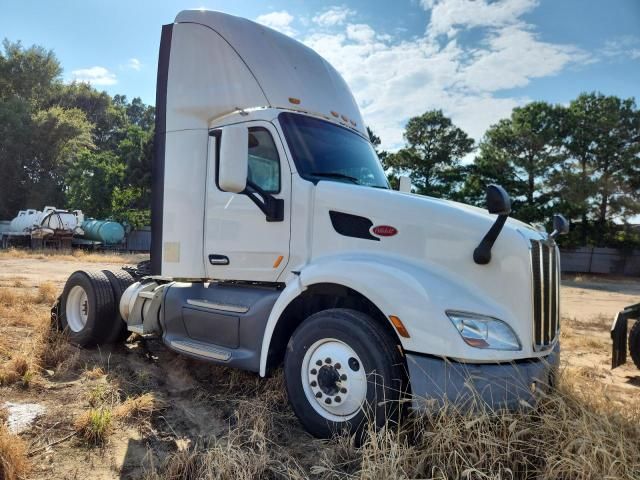 2017 Peterbilt Tractor 2017 Peterbilt 579 Semi Truck