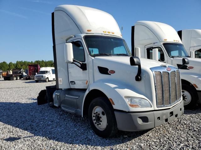 2018 Peterbilt Tractor 2018 Peterbilt 579 Semi Truck