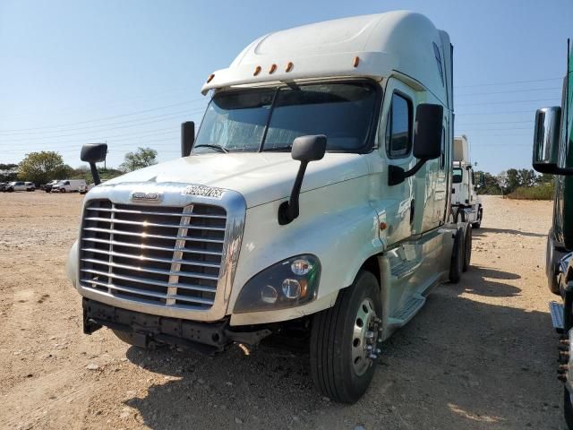 2016 Freightliner Cascadia 125 Semi Truck