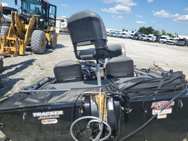 2021 Tracker Classic XL-Boat