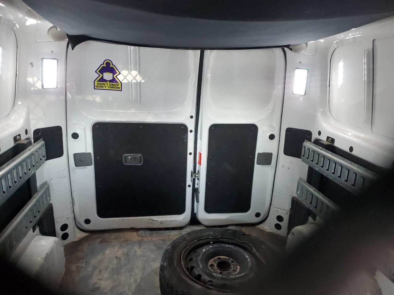 2017 Niss NV200