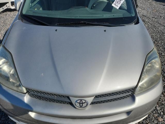 2005 Toyota Sienna XLE