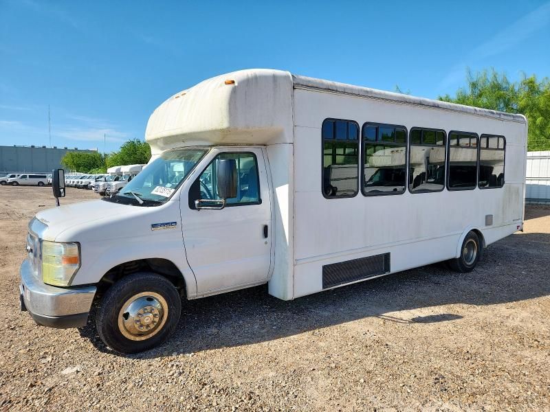 2017 Ford Econoline E450 Super Duty Cutaway Van