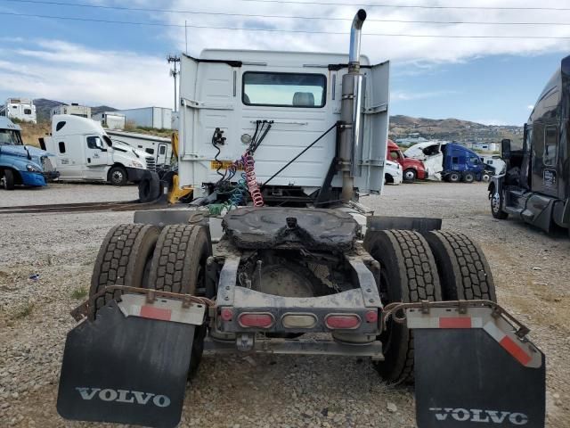 2006 Volvo VNM Semi Truck