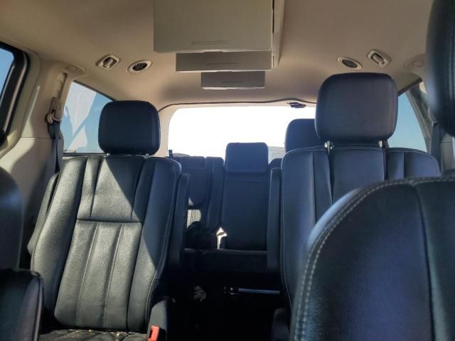 2013 Chrysler Town & Country Touring
