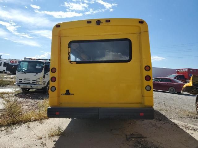 2016 Ford Econoline E450 Super Duty Cutaway Van