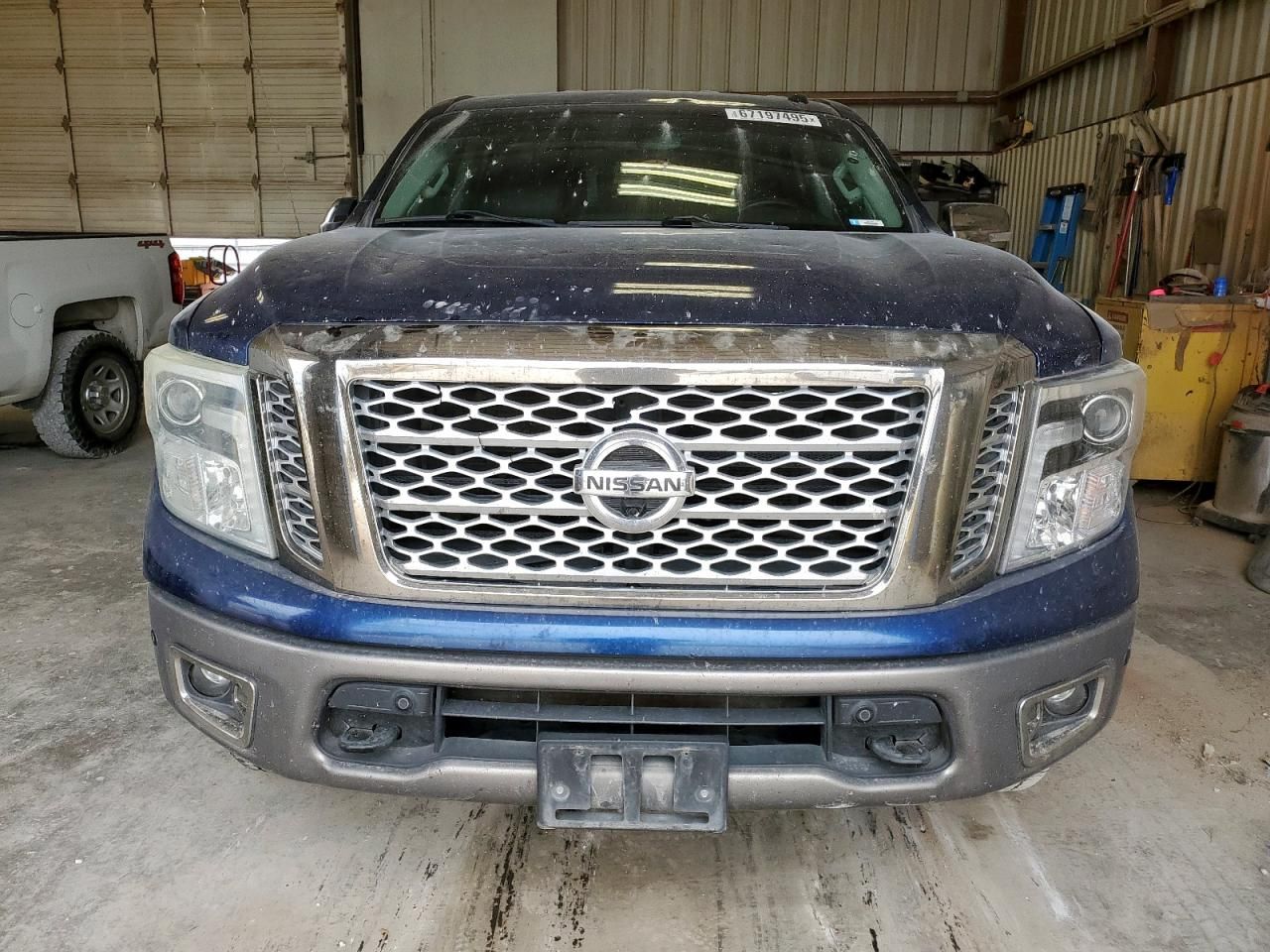 2017 Nissan Titan sv