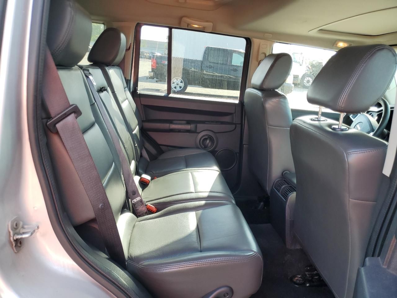 2008 Jeep Commander Sport