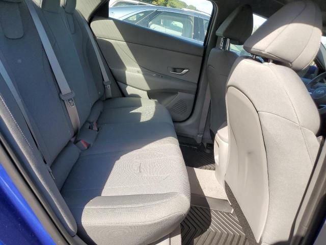 2025 Hyundai Elantra SE
