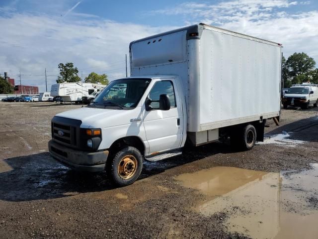 2010 Ford Econoline E450 Super Duty Cutaway Van