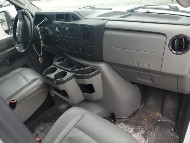 2017 Ford Econoline E350 Super Duty Cutaway Van