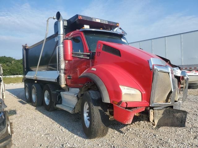 2017 Kenworth T880 Dump Truck