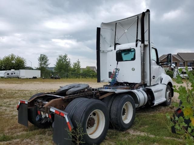2014 Kenworth T680 Semi Truck
