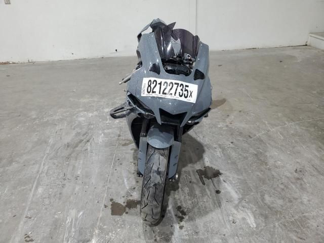 2023 Yamaha YZFR1
