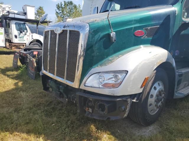 2015 Peterbilt 587 Semi Truck