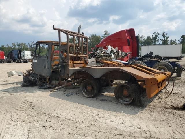 2001 Freightliner FL112 Semi Truck