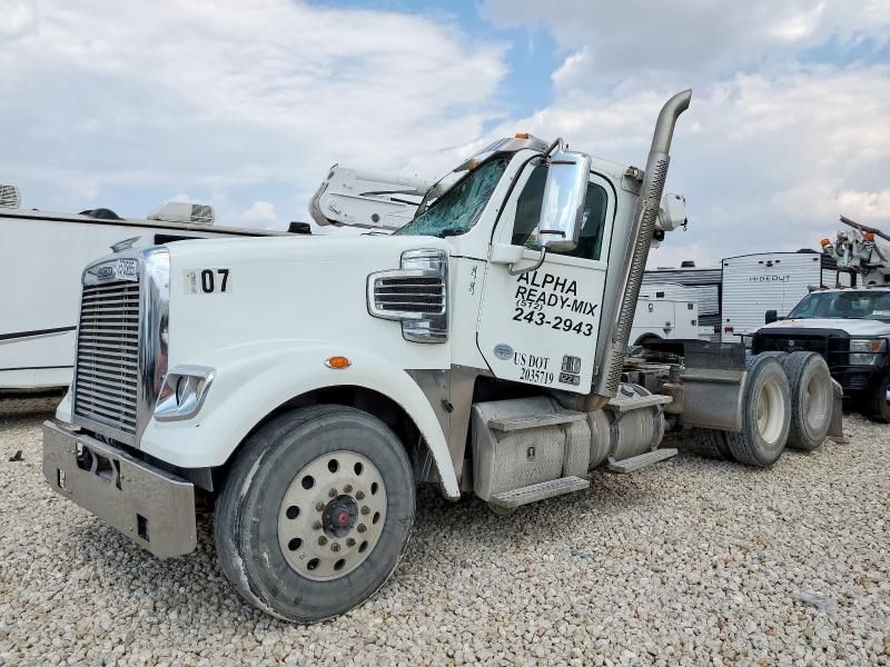 2016 Freightliner SD122 Semi Truck