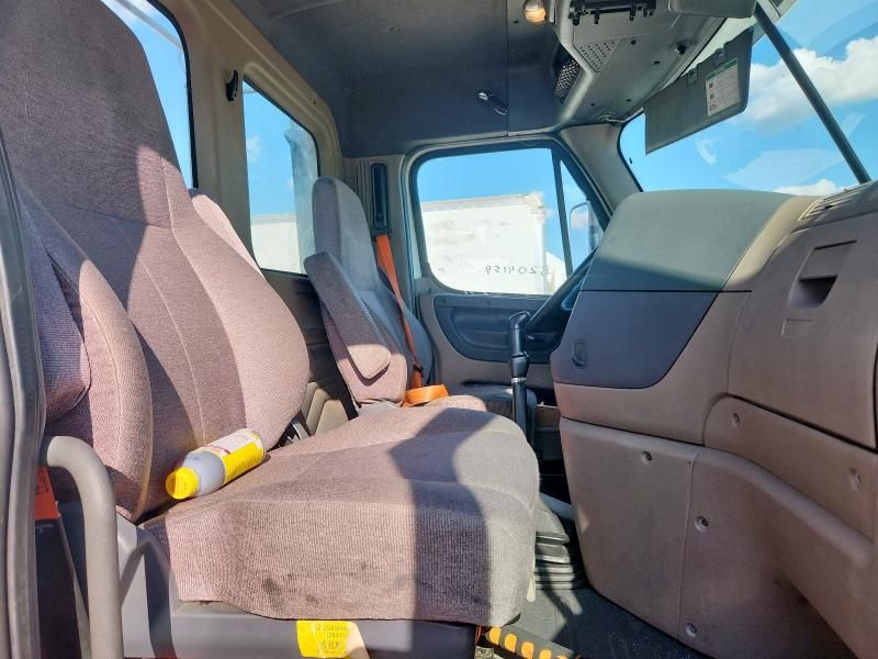 2014 Freightliner Cascadia Semi Truck