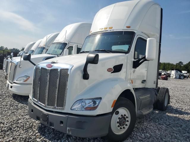 2015 Peterbilt Tractor 2015 Peterbilt 579 Semi Truck
