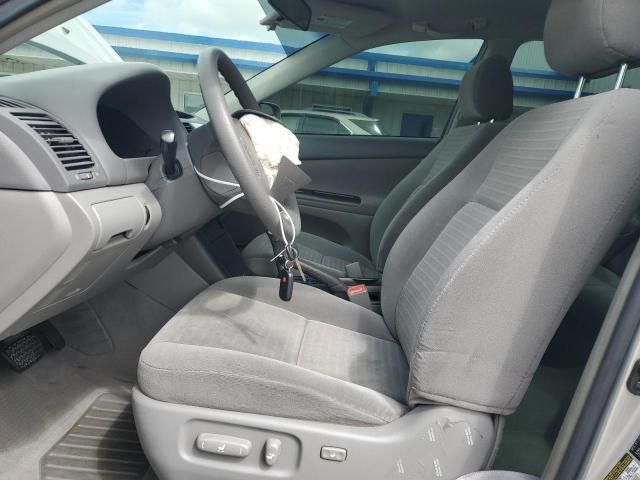 2005 Toyota Camry le