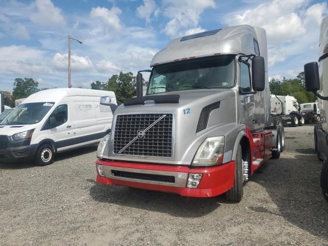 2003 Volvo VN VNL-Semi Truck