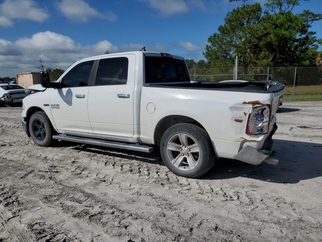 2015 Dodge RAM 1500 SLT