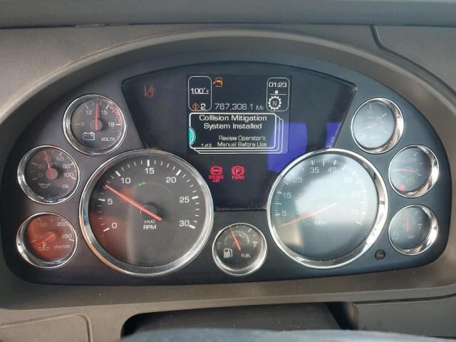 2014 Kenworth T680 Semi Truck