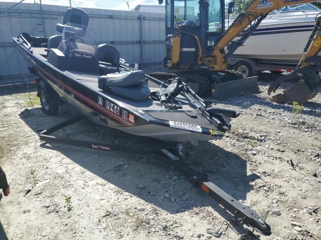 2021 Tracker Classic XL-Boat