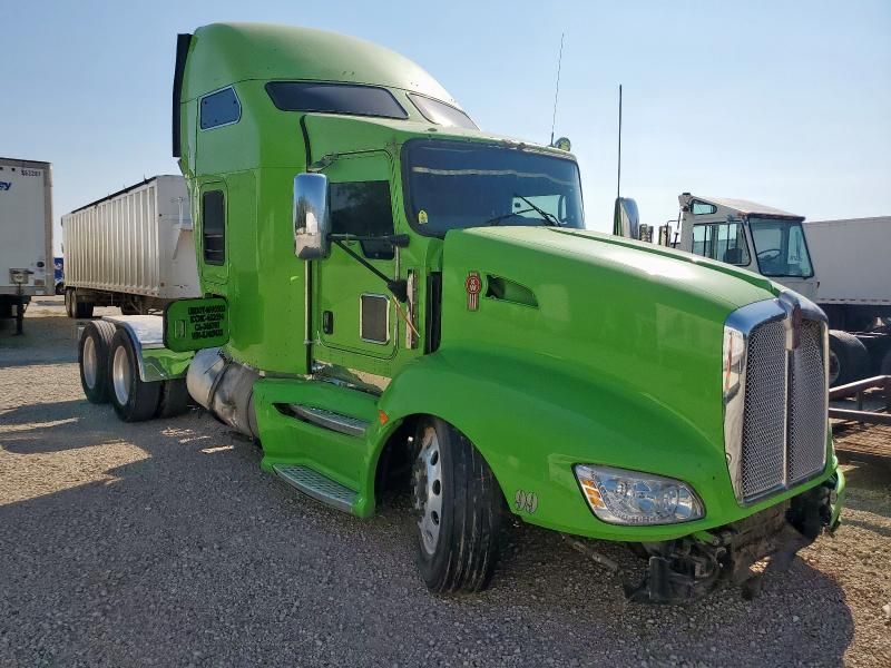 2014 Kenworth T660 Semi Truck