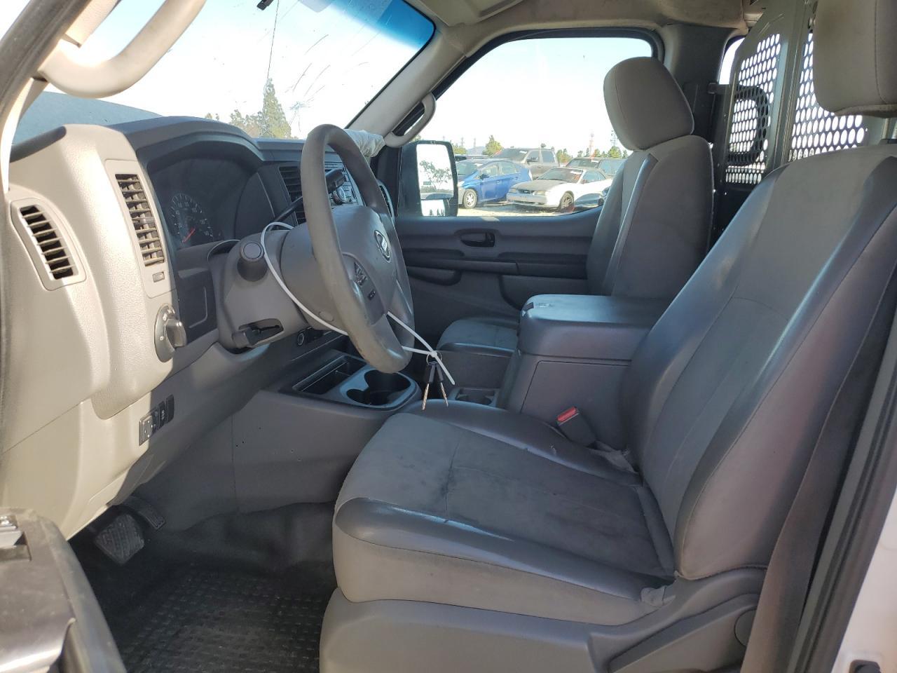 2015 Niss NV 2500 HD SV