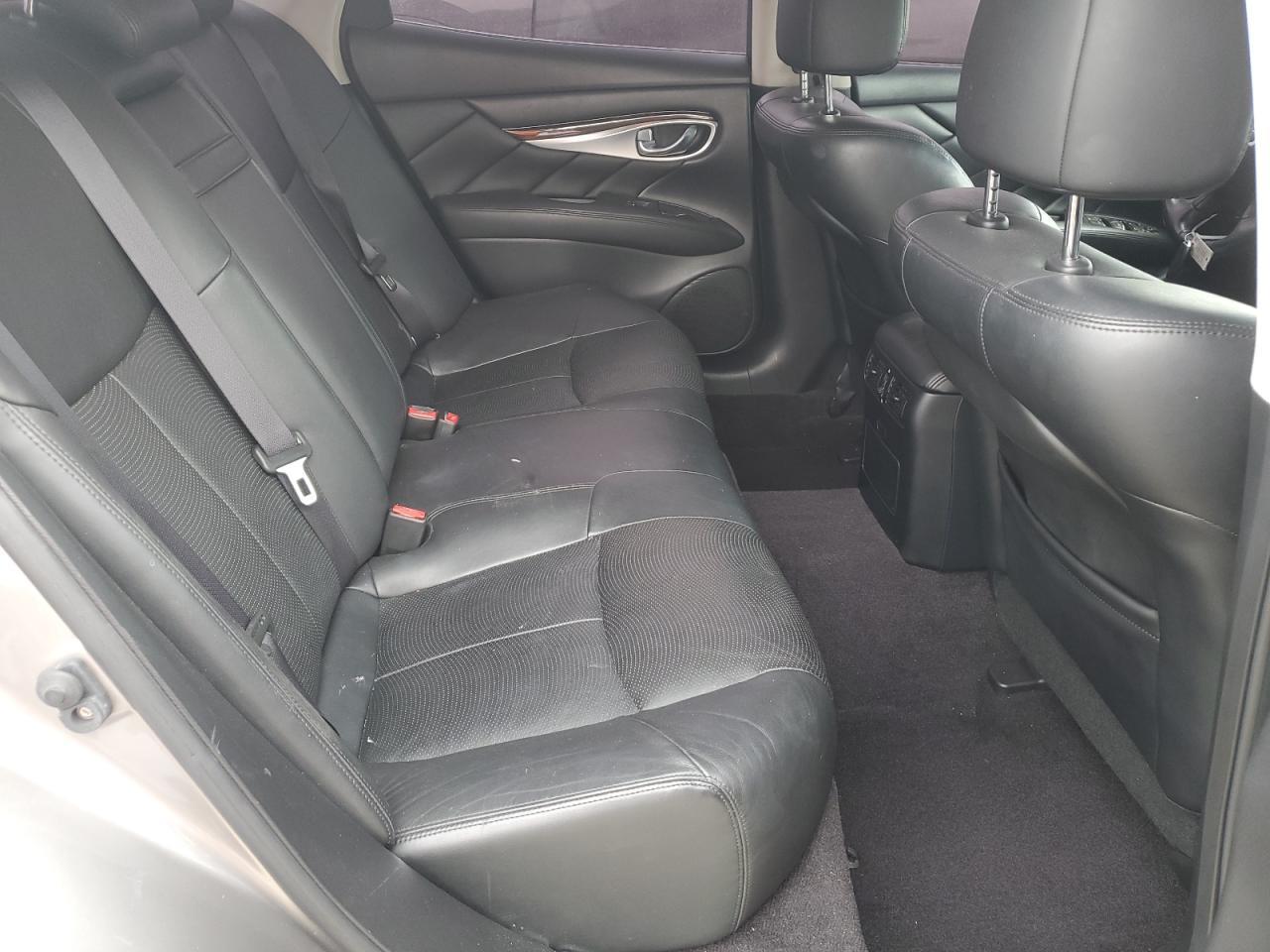 2013 Infiniti M37