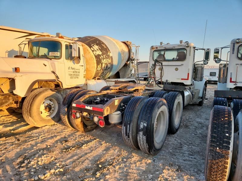 2012 Peterbilt Tractor 2012 Peterbilt 367 Semi Truck