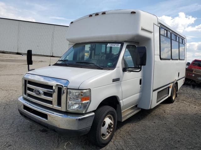 2009 Ford Econoline-Transit Vehicles Shuttle Bus