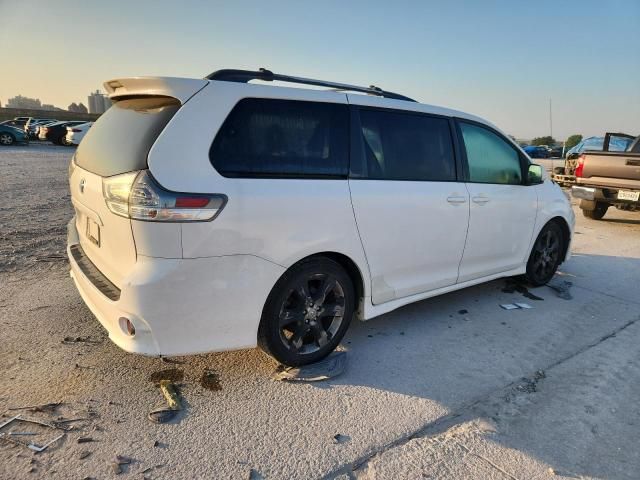 2011 Toyota Sienna Sport