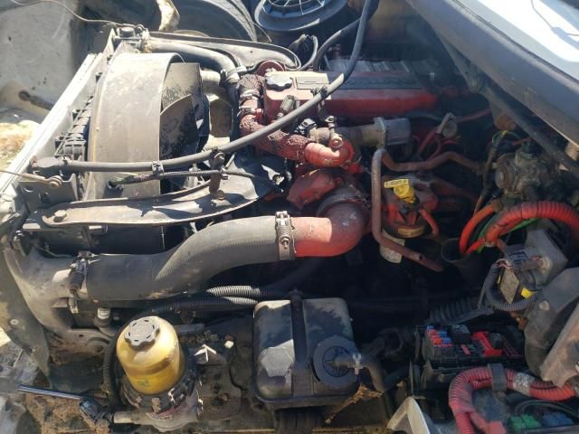 2014 Freightliner Business Class M2 BOX Truck