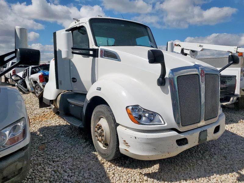 2016 Kenworth T680 Semi Truck