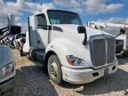 2016 Kenworth T680 Semi Truck