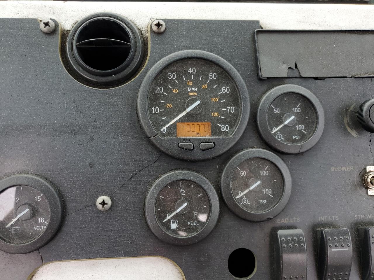 2011 Capacity TJ5000-Yard Truck