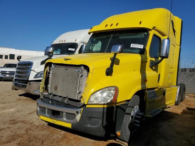 2013 Freightliner Cascadia Semi Truck