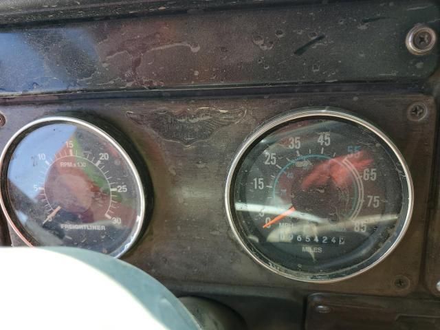 1982 Freightliner COE Semi Truck